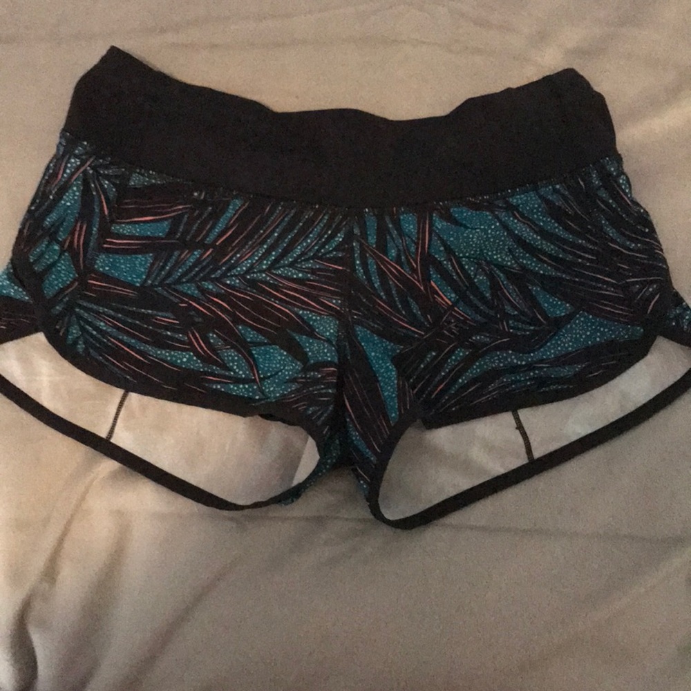 Lululemon speed up shorts size 4.